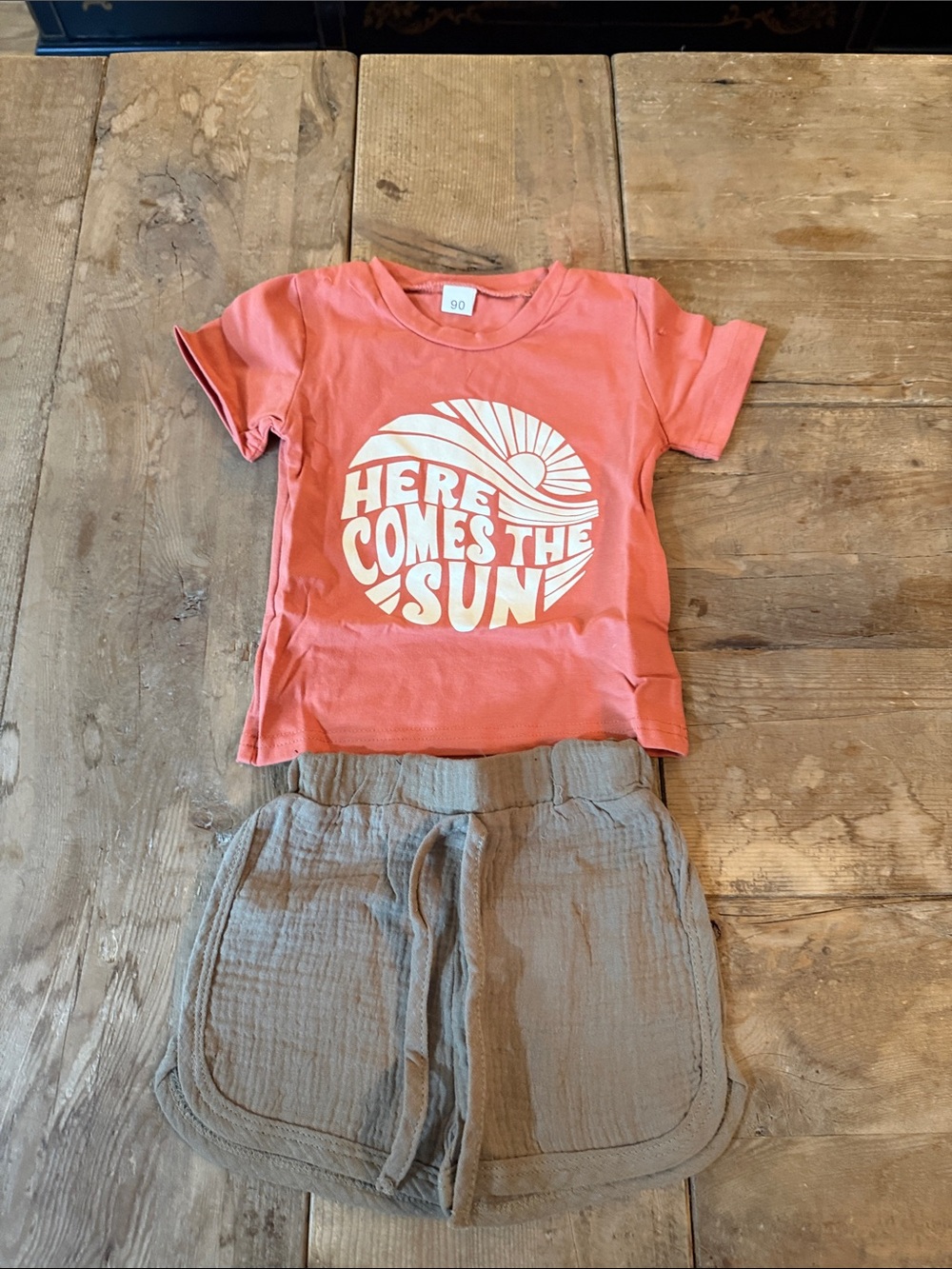 Kids Coral 'Here Comes The Sun' Graphic Tee